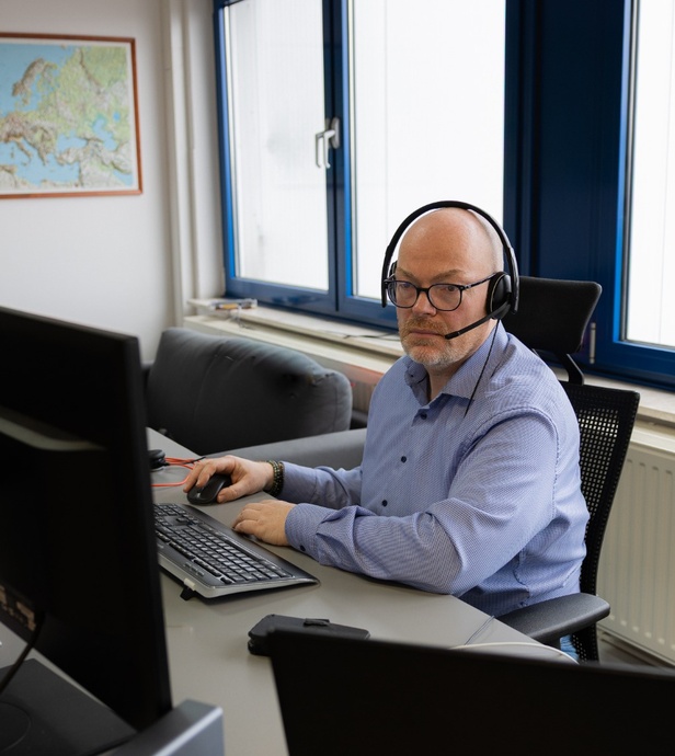Disponent mit Headset