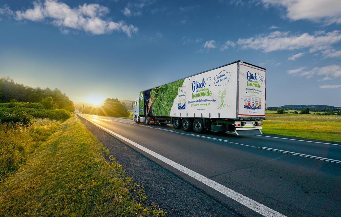 LKW auf Landstraße